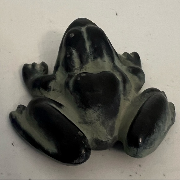Vintage Virginia Metalcrafters Cast Iron 3” Frog Paperweight - Picture 3 of 10